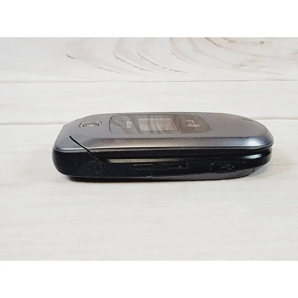 LG LG-VN150S Revere 2 Gray Verizon Flip Cellular Phone W/ Charging Cord Tested